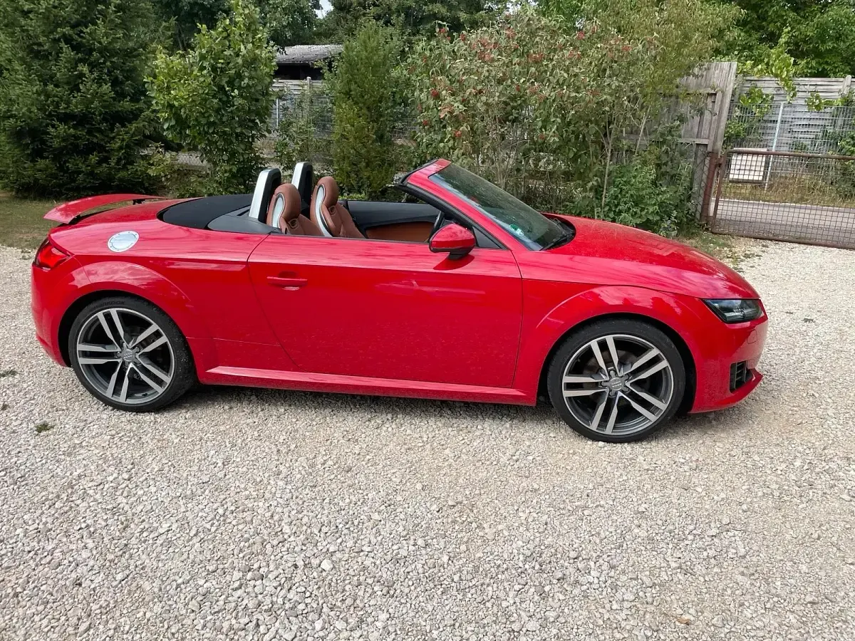 Gebraucht Audi TT Roadster 184 PS (135 kW) 2015 Rot Cabrio