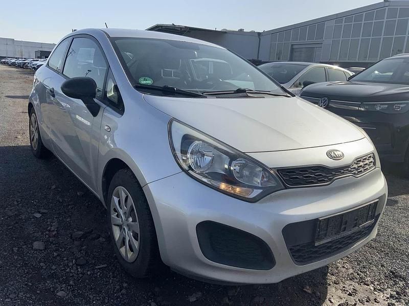 Second-hand Kia Rio 86 CP (63 kW) 2012 Argintiu Berlinǎ