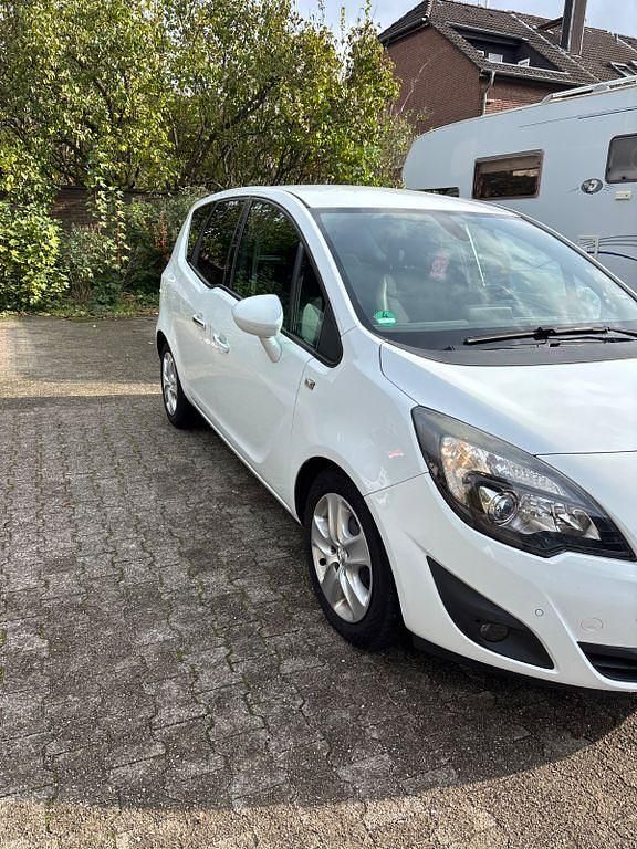 Weiß Gebraucht 2013 Opel Meriva Van / Kleinbus | 3.990 € (Fairer Preis) - Bild 1/4