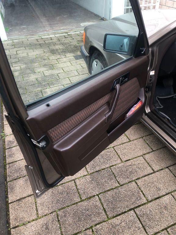 Gebraucht Mercedes 190 118 PS (86 kW) 1990 Beige Limousine