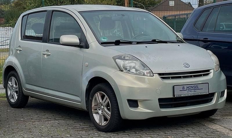 Grün Gebraucht 2008 Daihatsu Sirion Kleinwagen | 2.999 € (Guter Preis) - Bild 1/4