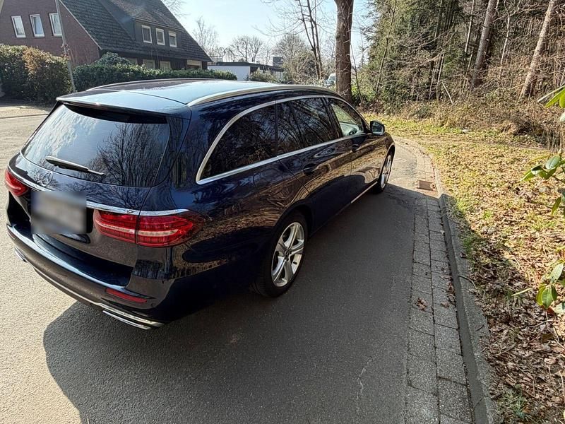 Gebraucht Mercedes E400 330 PS (242 kW) 2020 Blau Kombi