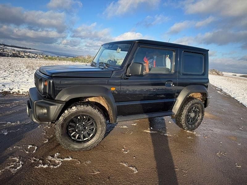 Schwarz Gebraucht 2022 Suzuki Jimny SUV | 27.000 € (Guter Preis) - Bild 1/4