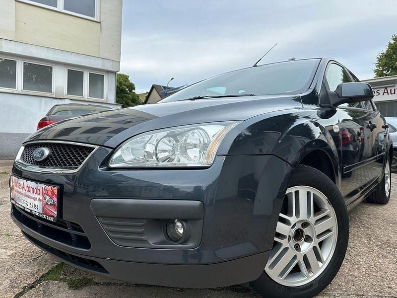 Grau Gebraucht 2006 Ford Focus Limousine | 2.799 € (Fairer Preis) - Bild 1/4