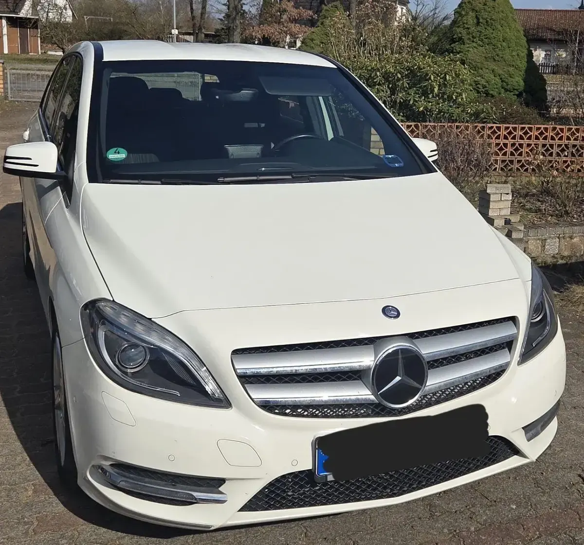 Gebraucht Mercedes B180 Style 102 PS (75 kW) 2014 Weiß Van / Kleinbus