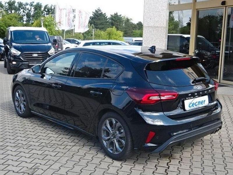 Gebraucht Ford Focus ST-Line 116 PS (85 kW) 2024 Obsidianschwarz metallic Limousine