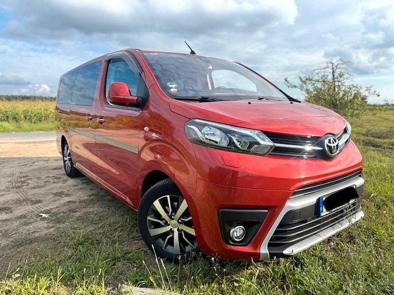 Orange Gebraucht 2017 Toyota Proace Executive Van / Kleinbus | 8.100 € - Bild 1/4