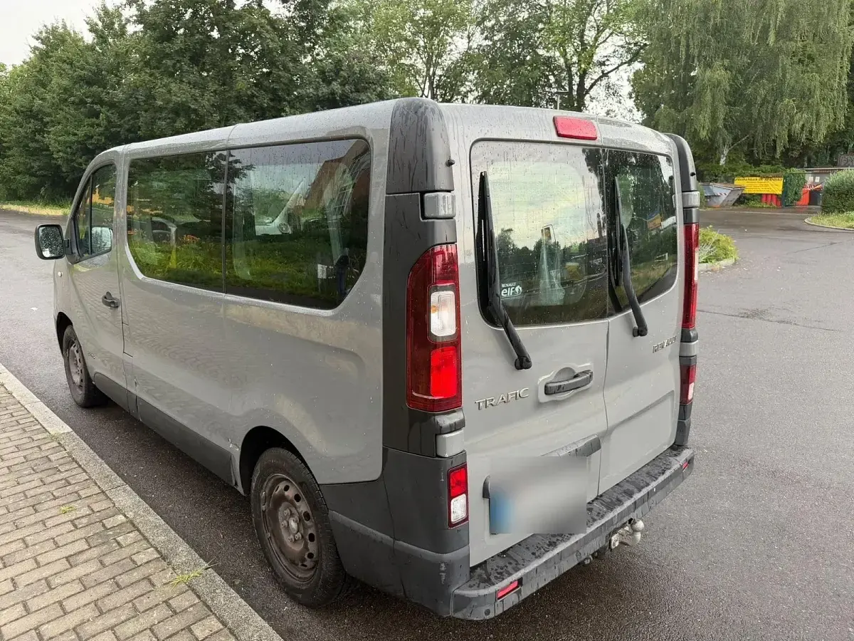 Gebraucht Renault Trafic 116 PS (85 kW) 2015 Grau Van / Kleinbus