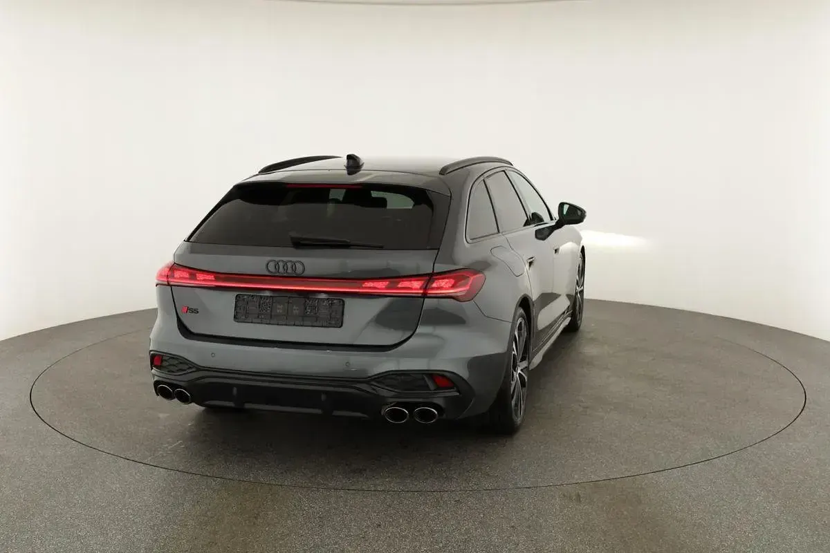 Neu Audi S5 Ambiente 367 PS (269 kW) 2026 Daytonagrau perleffekt Kombi