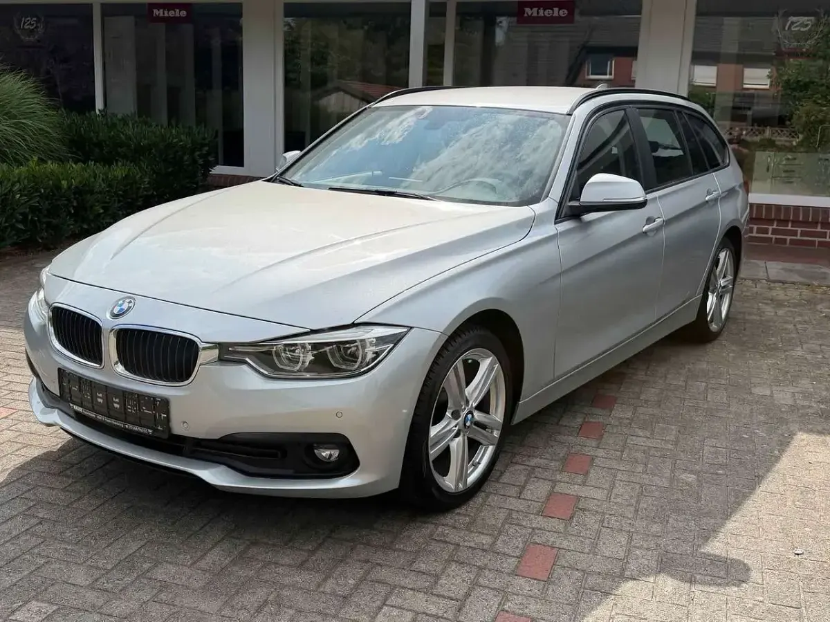 Gebraucht BMW 316 Advantage 116 PS (85 kW) 2018 Glaciersilber metallic Kombi