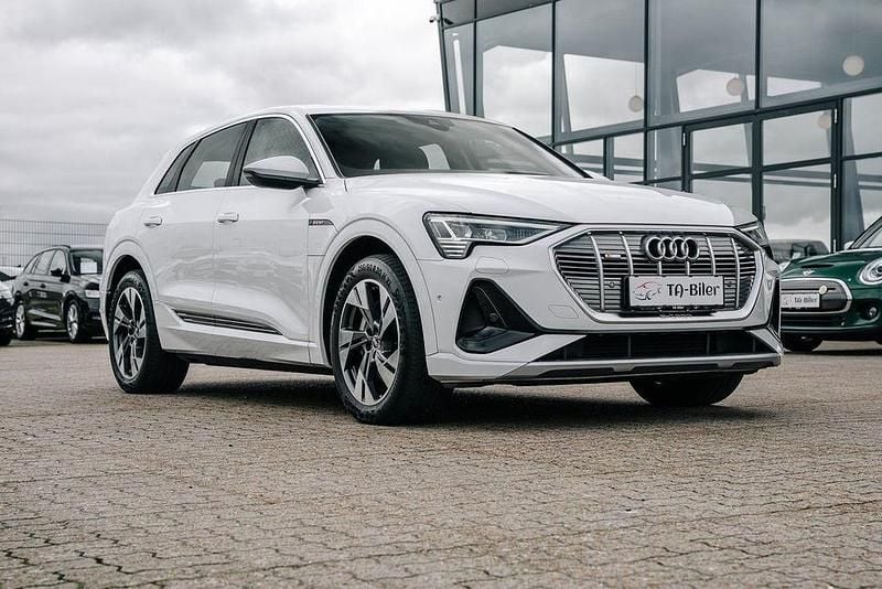 Weiß Gebraucht 2021 Audi e-tron S-Line SUV | 31.795 € (Superpreis) - Bild 1/4