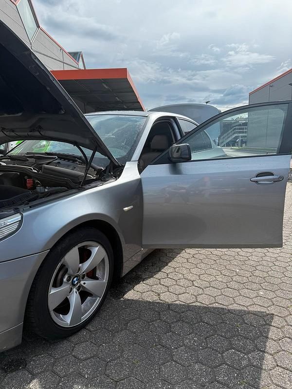 Grau Gebraucht 2007 BMW 540 Limousine | 6.299 € (Guter Preis) - Bild 1/4