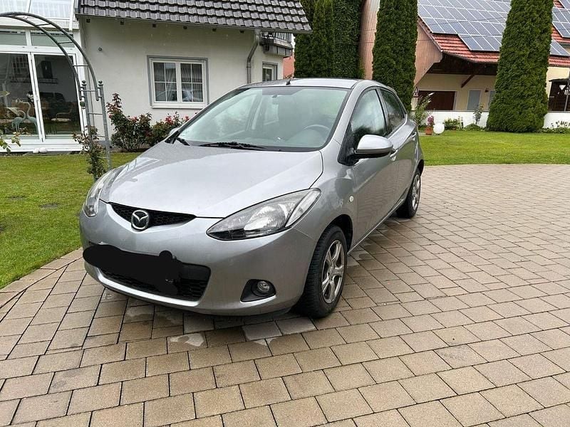 Silber Gebraucht 2010 Mazda 2 Limousine | 4.100 € (Fairer Preis) - Bild 1/4
