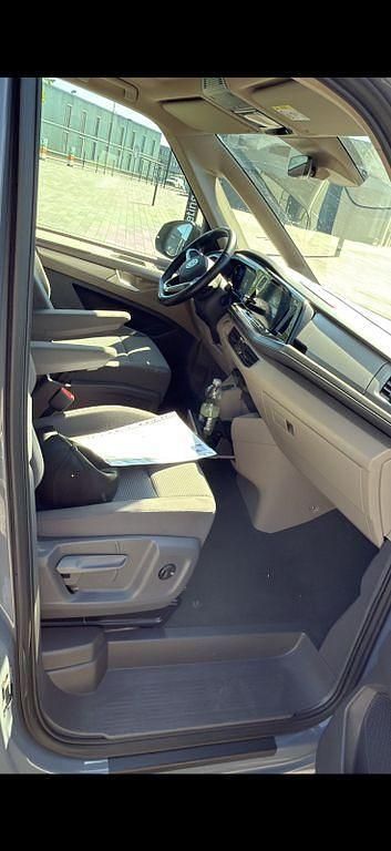 Gebraucht VW Multivan 150 PS (110 kW) 2023 Grau Van