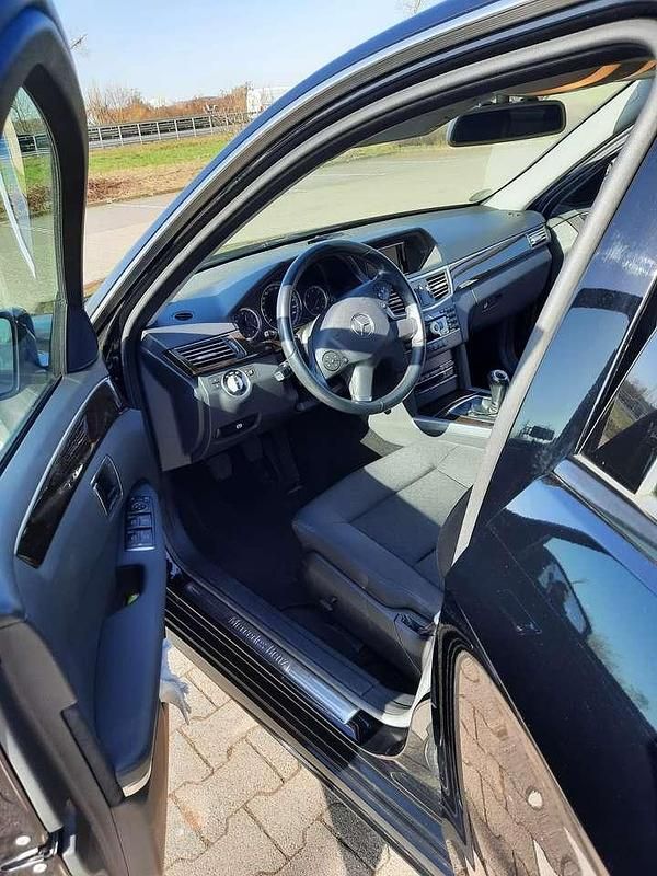 Gebraucht Mercedes 200 136 PS (100 kW) 2011 Schwarz Limousine