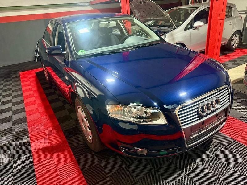 Gebraucht Audi A4 102 PS (75 kW) 2005 Blau Limousine