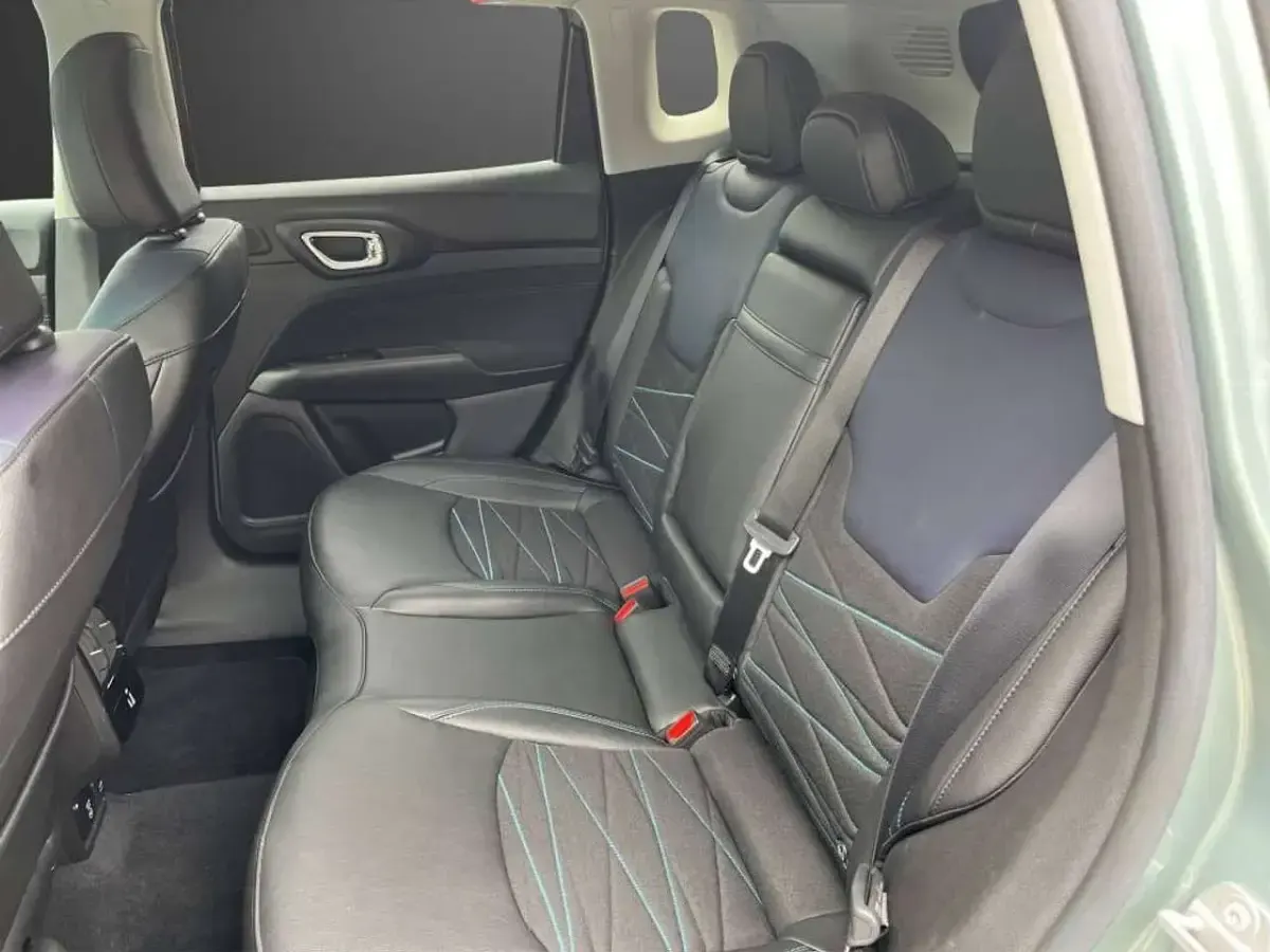 Gebraucht Jeep Compass 131 PS (96 kW) 2022 Zweifarblackierung alpine whi SUV