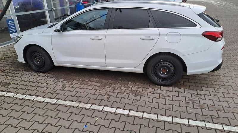 Gebraucht Hyundai i30 140 PS (102 kW) 2019 Weiß Kombi