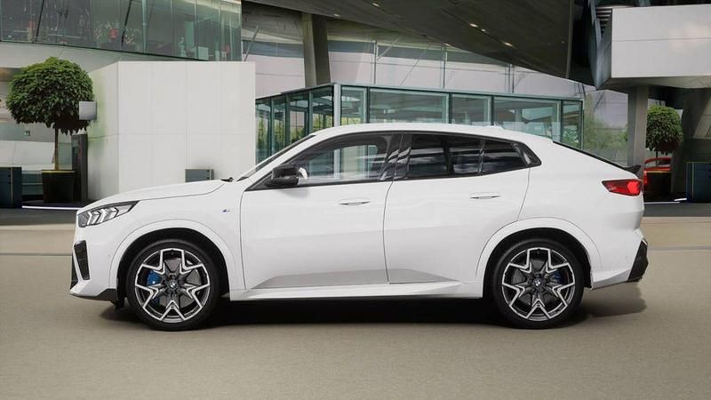 Neu BMW X2 M Performance 300 PS (220 kW) 2026 Alpinweiß uni SUV