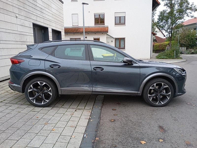 Grau Gebraucht 2022 Cupra Formentor SUV | 26.700 € (Fairer Preis) - Bild 1/4