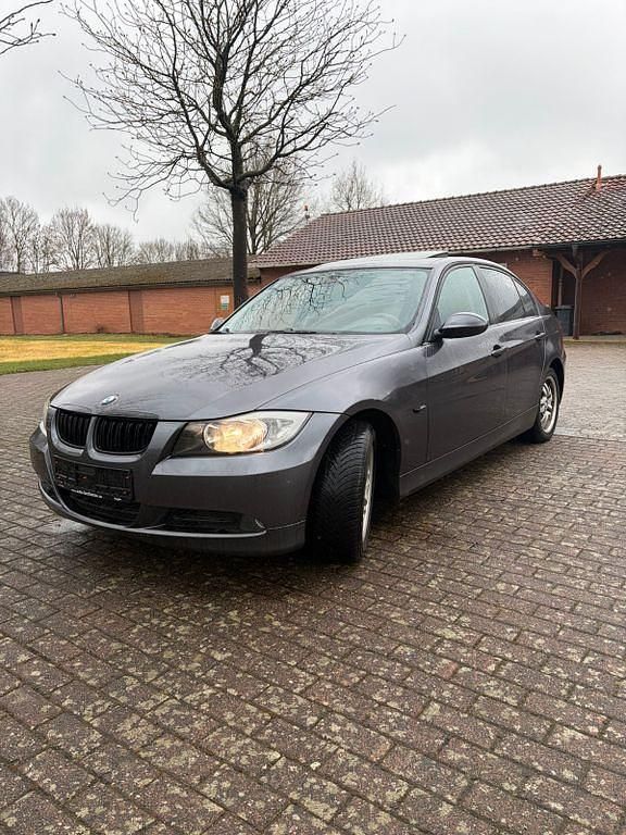 Gebraucht BMW 320 150 PS (110 kW) 2005 Grau Limousine