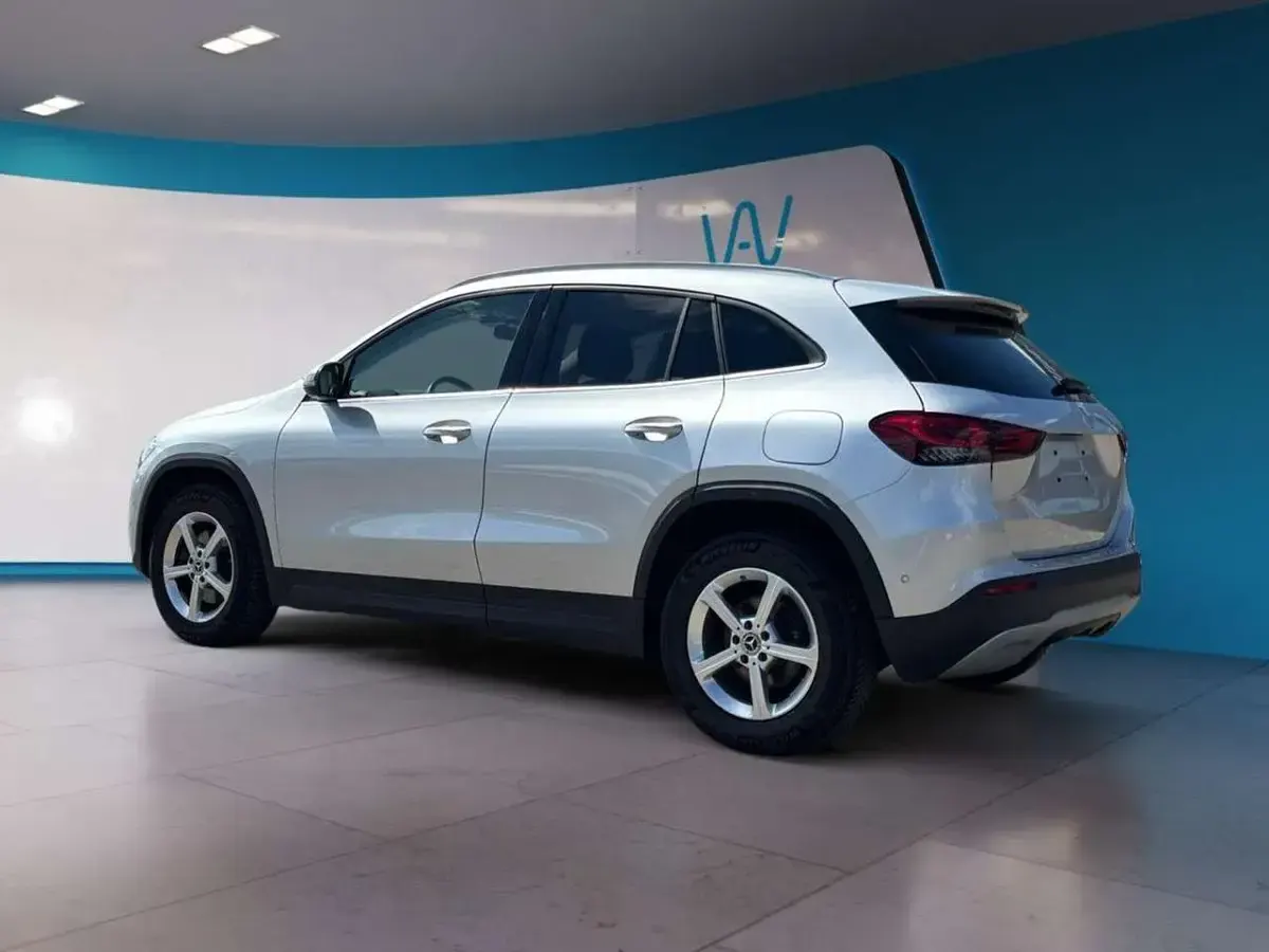Gebraucht Mercedes GLA200 Style 150 PS (110 kW) 2023 Silber SUV