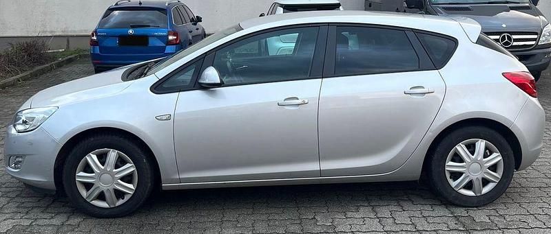 Gebraucht Opel Astra Selection 140 PS (102 kW) 2011 Grau Limousine