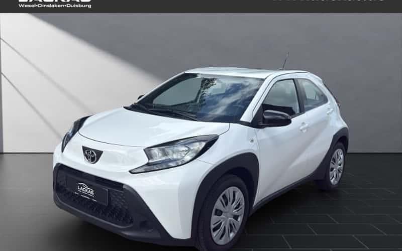 Weiß Gebraucht 2024 Toyota Aygo Business Edition Kleinwagen | 14.450 € (Guter Preis) - Bild 1/4