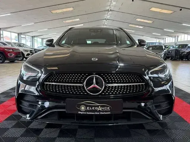 Gebraucht Mercedes E300 AMG line 194 PS (142 kW) 2021 Schwarz Limousine