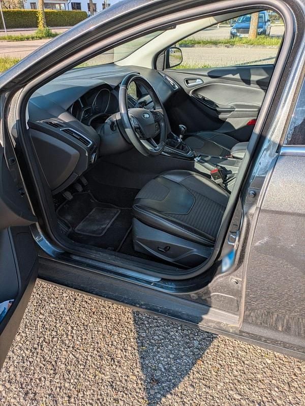 Usata Ford Focus 182 CV (133 kW) 2017 Grigio Station wagon