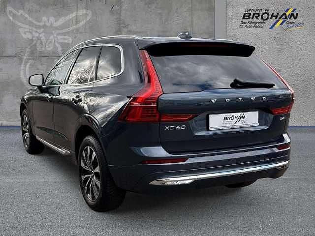 Gebraucht Volvo XC60 Plus 197 PS (144 kW) 2023 Denim blue / metallic SUV