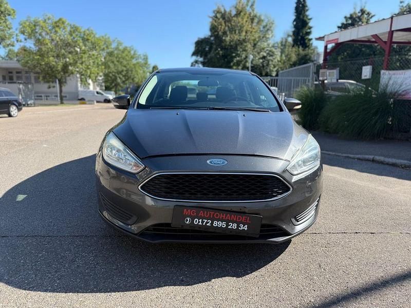 Gebraucht Ford Focus SE 125 PS (91 kW) 2018 Grau Limousine