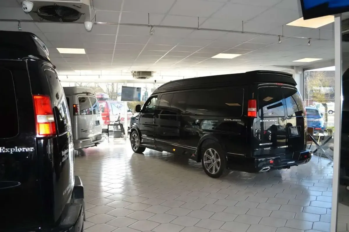Usata Chevrolet Express 345 CV (253 kW) 2017 Nero Monovolume
