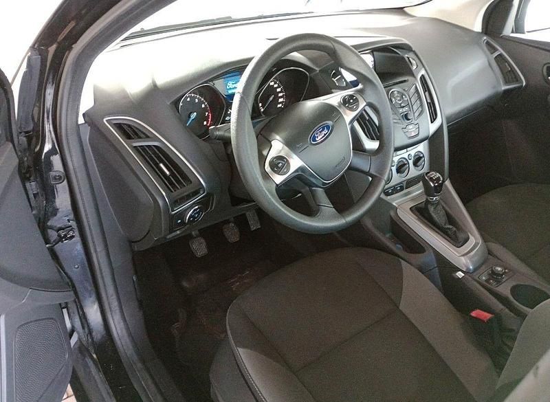 Gebraucht Ford Focus Trend 105 PS (77 kW) 2011 Schwarz Limousine