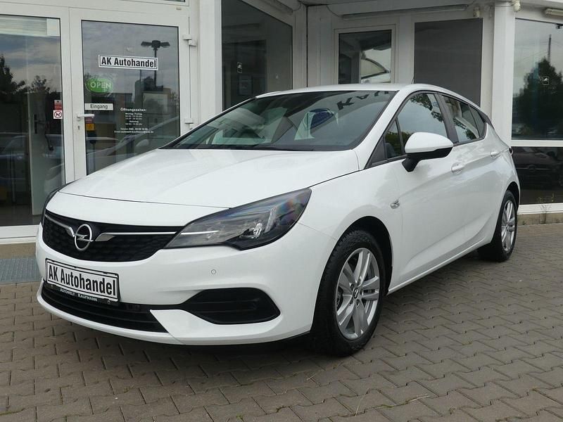 Weiß Gebraucht 2020 Opel Astra Edition Limousine | 13.590 € (Fairer Preis) - Bild 1/4