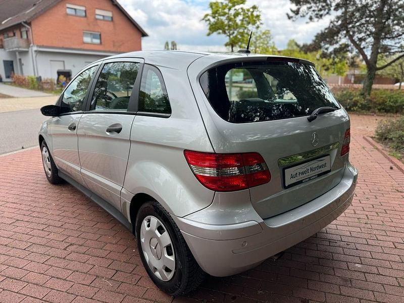 Gebraucht Mercedes B150 95 PS (69 kW) 2006 Silber Van / Kleinbus