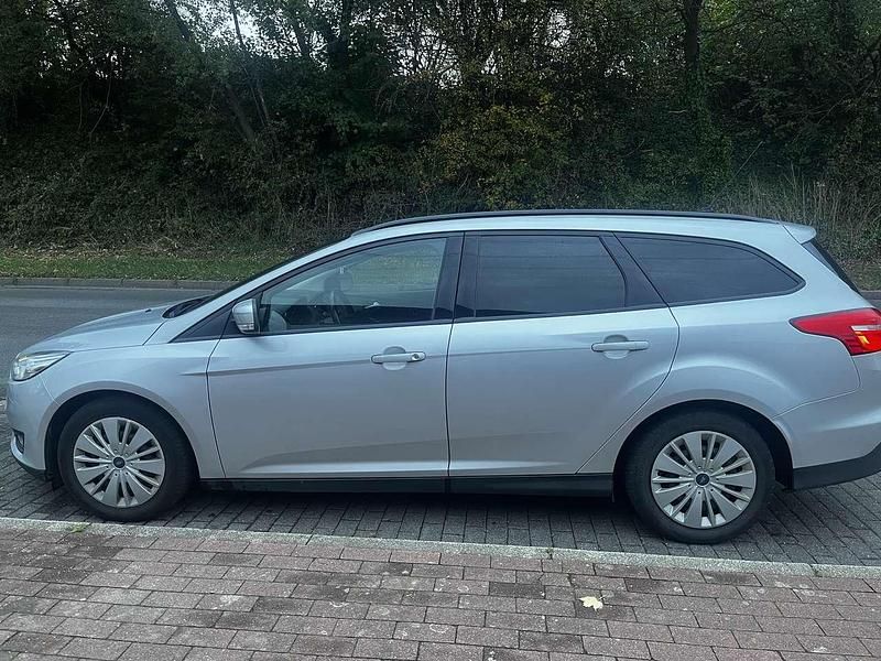 Gebraucht Ford Focus Trend 125 PS (91 kW) 2016 Silber Kombi