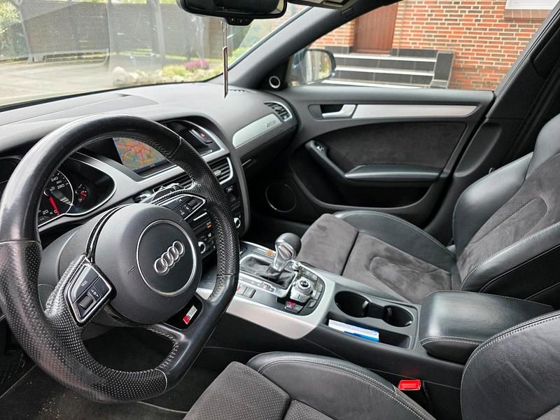 Używany Audi A4 S-Line 250 KM (183 kW) 2014 Niebieski Kombi