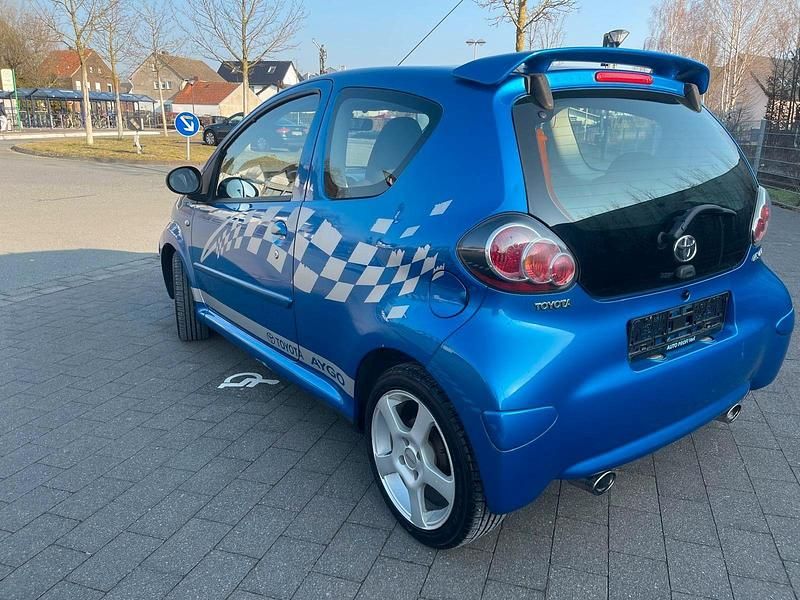 Gebraucht Toyota Aygo 68 PS (50 kW) 2010 Blau Kleinwagen