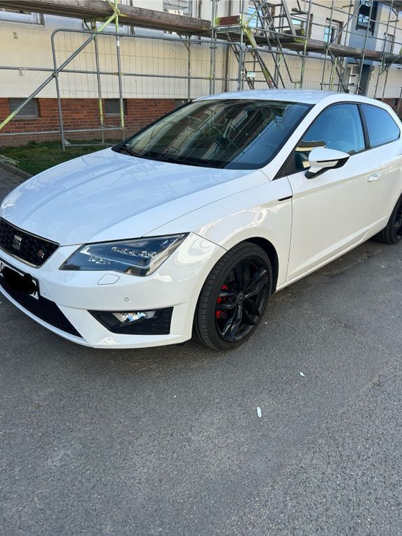 Weiß Gebraucht 2015 Seat Leon SC FR Kleinwagen | 9.999 € (Guter Preis) - Bild 1/4