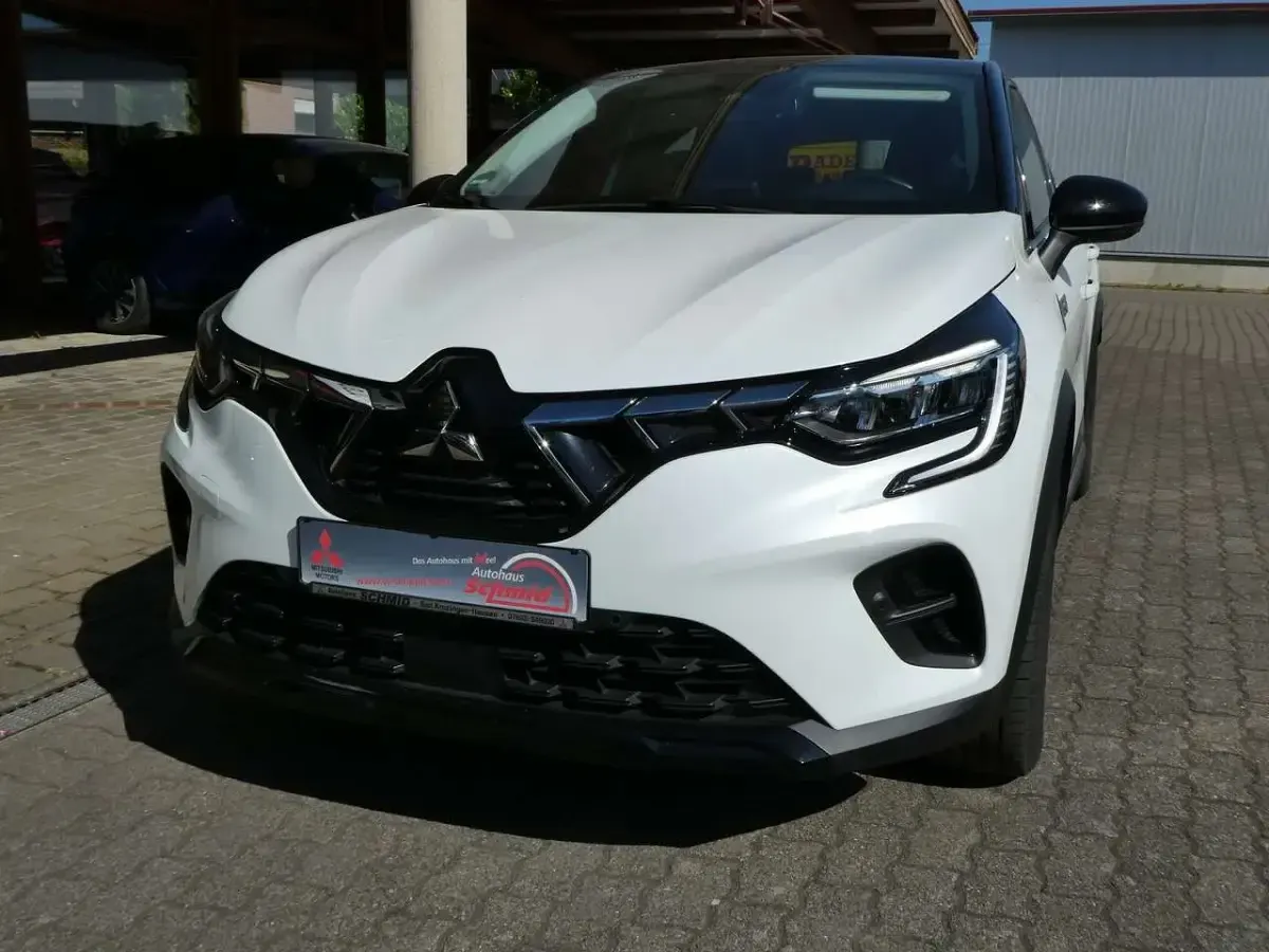 Gebraucht Mitsubishi ASX Top 143 PS (105 kW) 2023 Himalayaweiss / onyxschwarz SUV