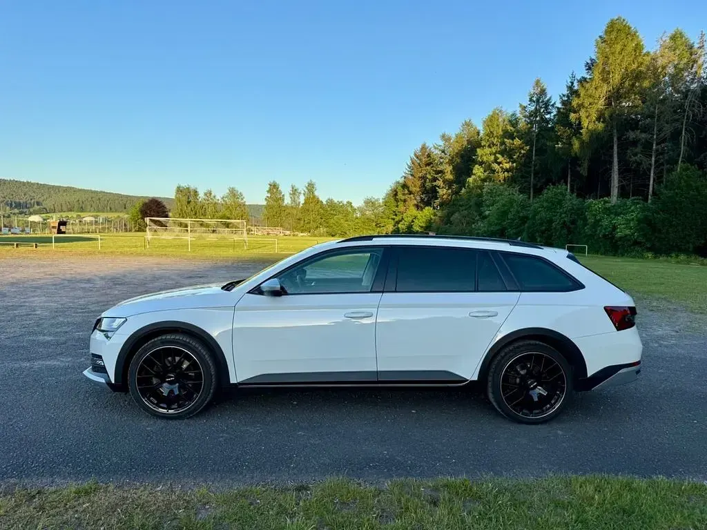 Gebraucht Skoda Superb 200 PS (147 kW) 2023 Weiß Limousine