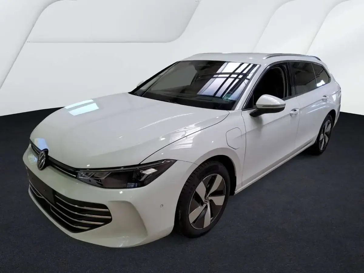 Gebraucht VW Passat Business 204 PS (150 kW) 2025 (unbekannt) Kombi