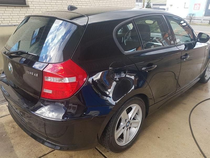 Gebraucht BMW 116 116 PS (85 kW) 2011 Schwarz Kleinwagen