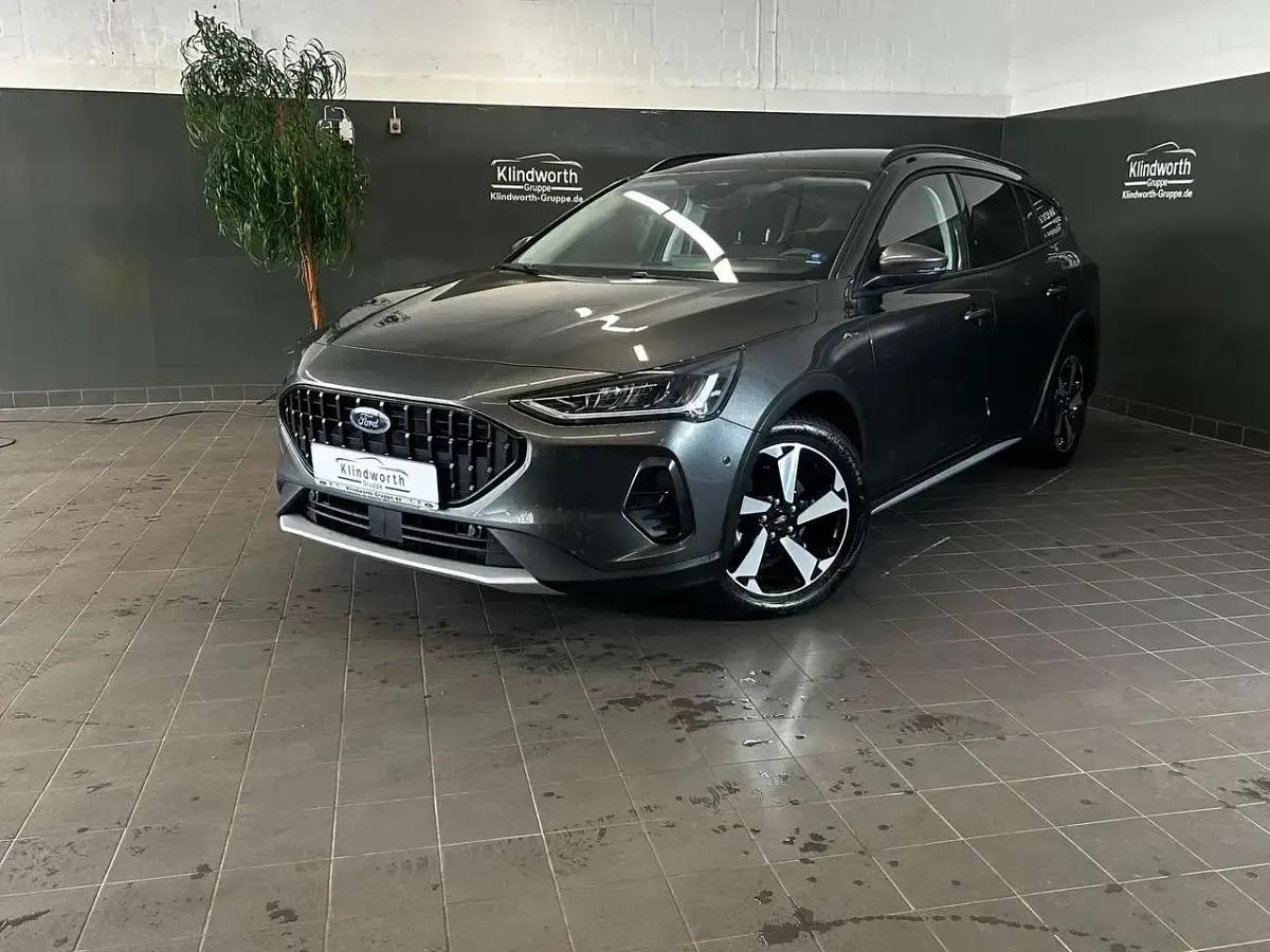 Gebraucht Ford Focus Active X 116 PS (85 kW) 2024 Grau Limousine