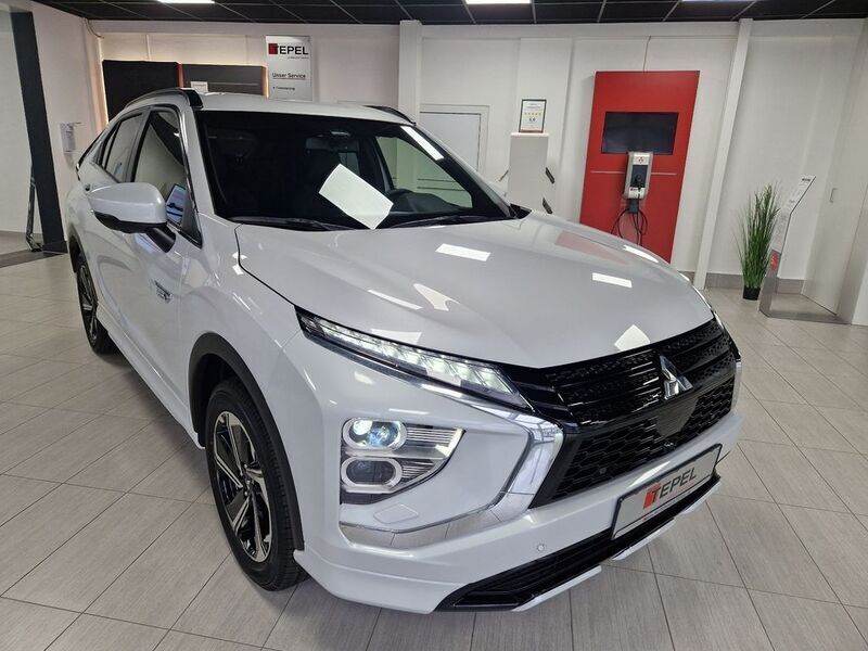 Weiß Gebraucht 2024 Mitsubishi Eclipse Cross Select SUV | 34.890 € - Bild 1/4