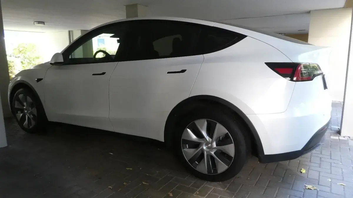 Gebraucht Tesla Model Y Long Range AWD 378 kW (514 PS) 2023 Weiß SUV