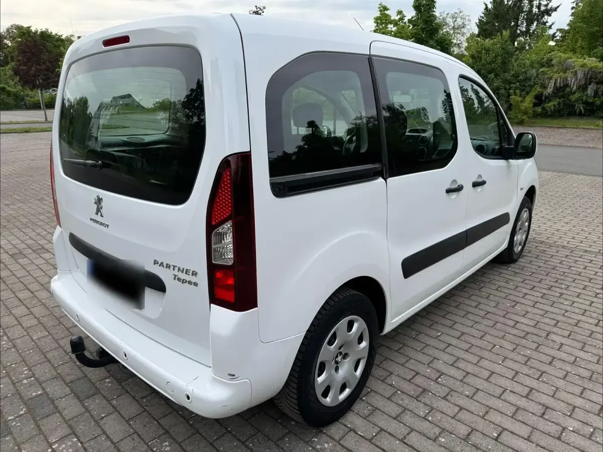 Gebraucht Peugeot Partner Tepee Active 98 PS (72 kW) 2016 Weiß Van / Kleinbus