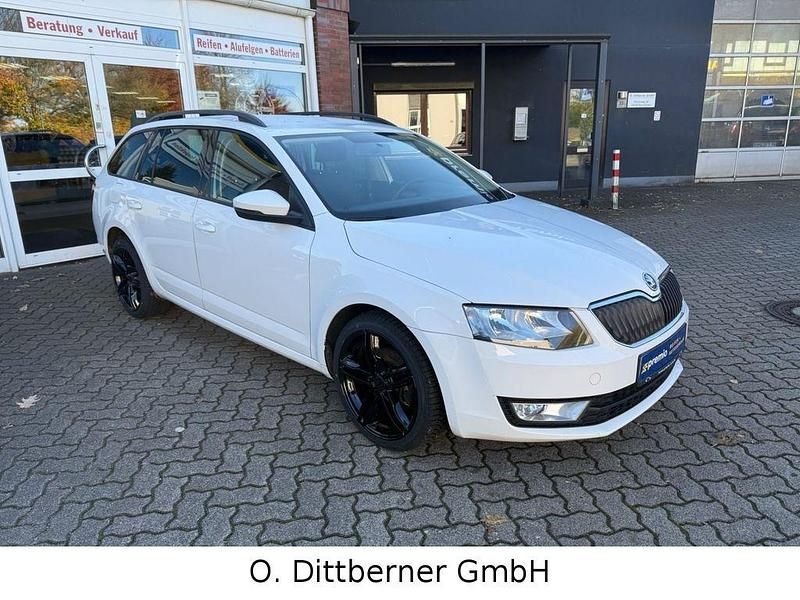 Weiß Gebraucht 2013 Skoda Octavia Ambition Kombi | 9.990 € (Fairer Preis) - Bild 1/4