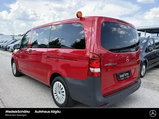 Gebraucht Mercedes Vito 136 PS (100 kW) 2024 Jupiterrot Van
